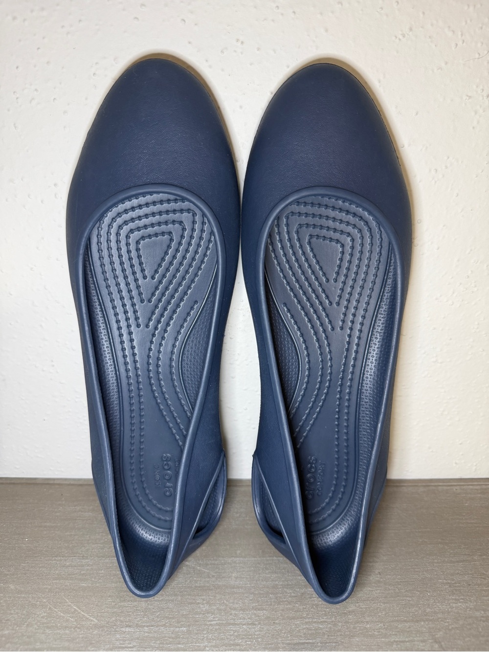 Crocs Lina Flat Women's Sandals Navy Blue Size 8 US Comfortable Slip On Shoes - Picture 4 of 8